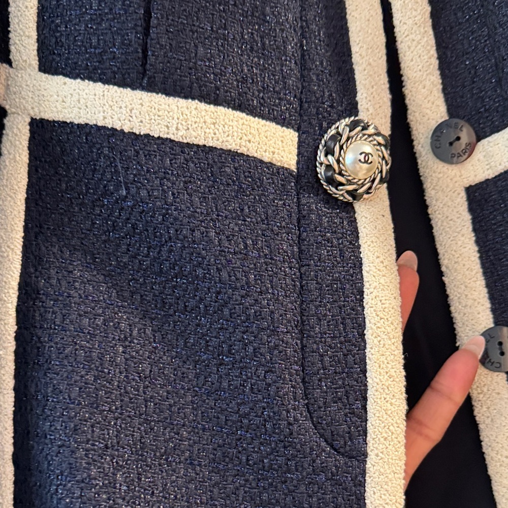 Chanel Women's Navy Tweed Blazer with Cream Trim - Picture 4 of 6